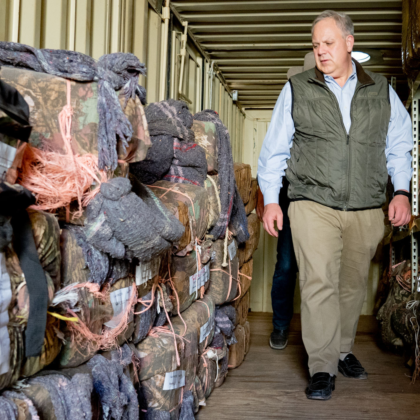 U.S. Secretary of Interior checks out bundles